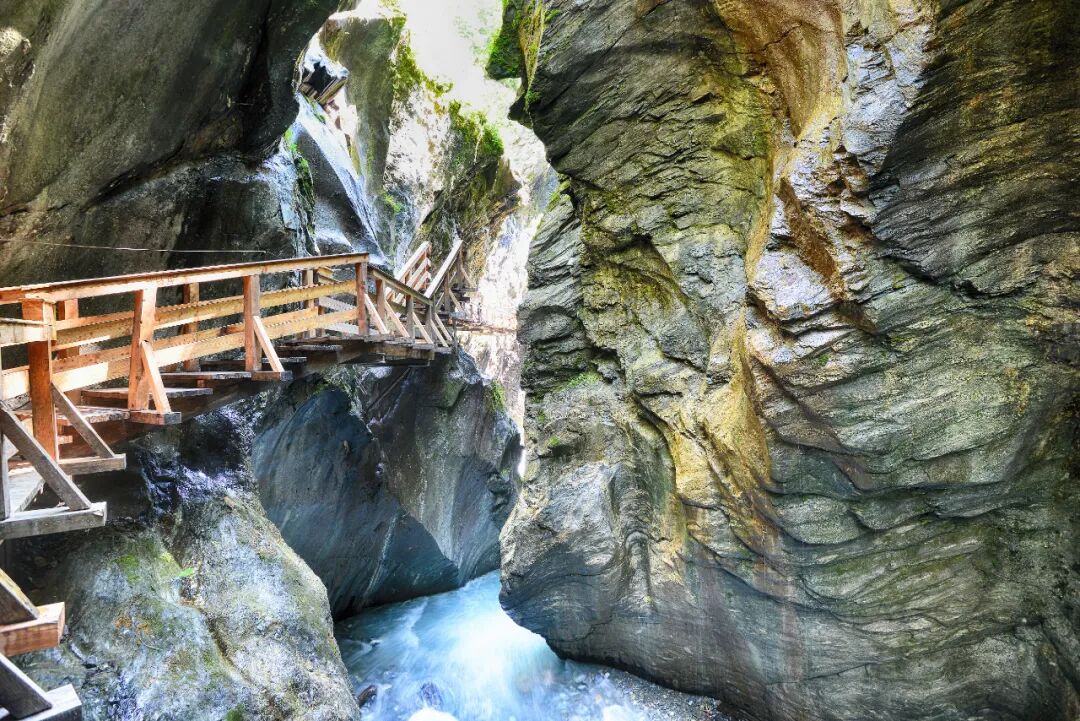 邢台市网红八卦坑地址在哪儿-_邢台天河山攻略_邢台旅游景点大全